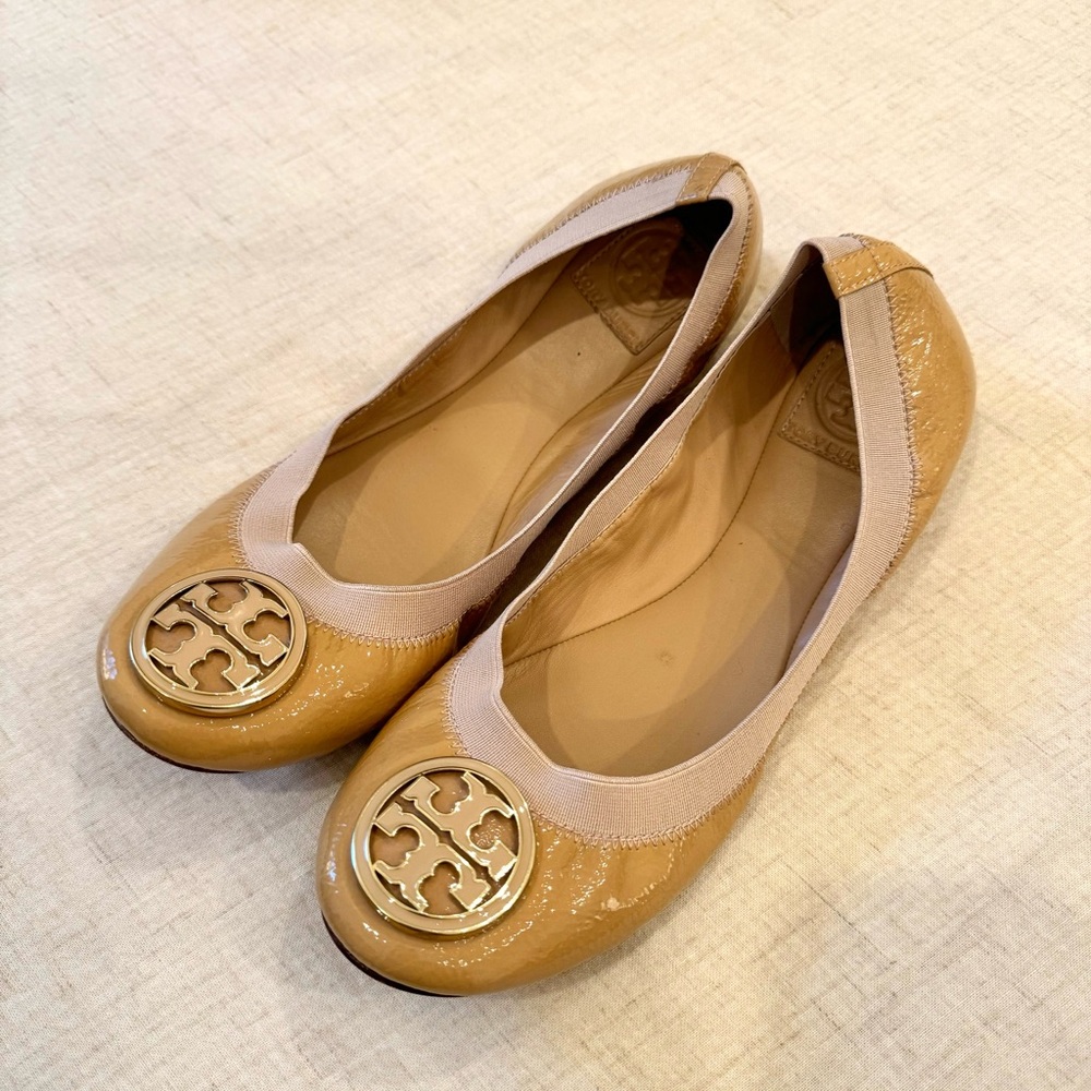 TORY BURCH Caroline Nude Tan Patent Leather Ballet Flats Women’s 9.5 EEUC!